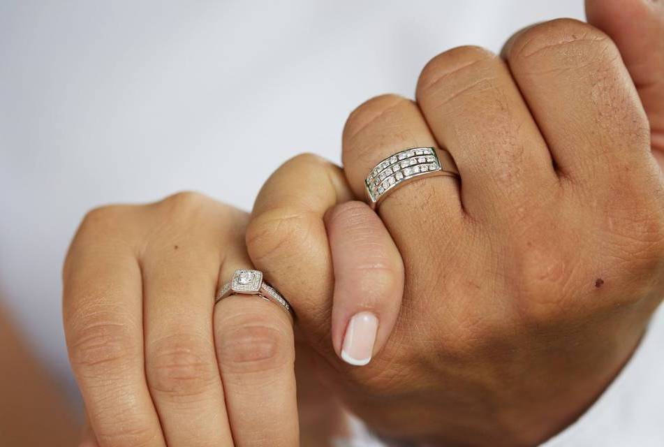 Which Rings Styles Are Popular For Celebrating Engagements?