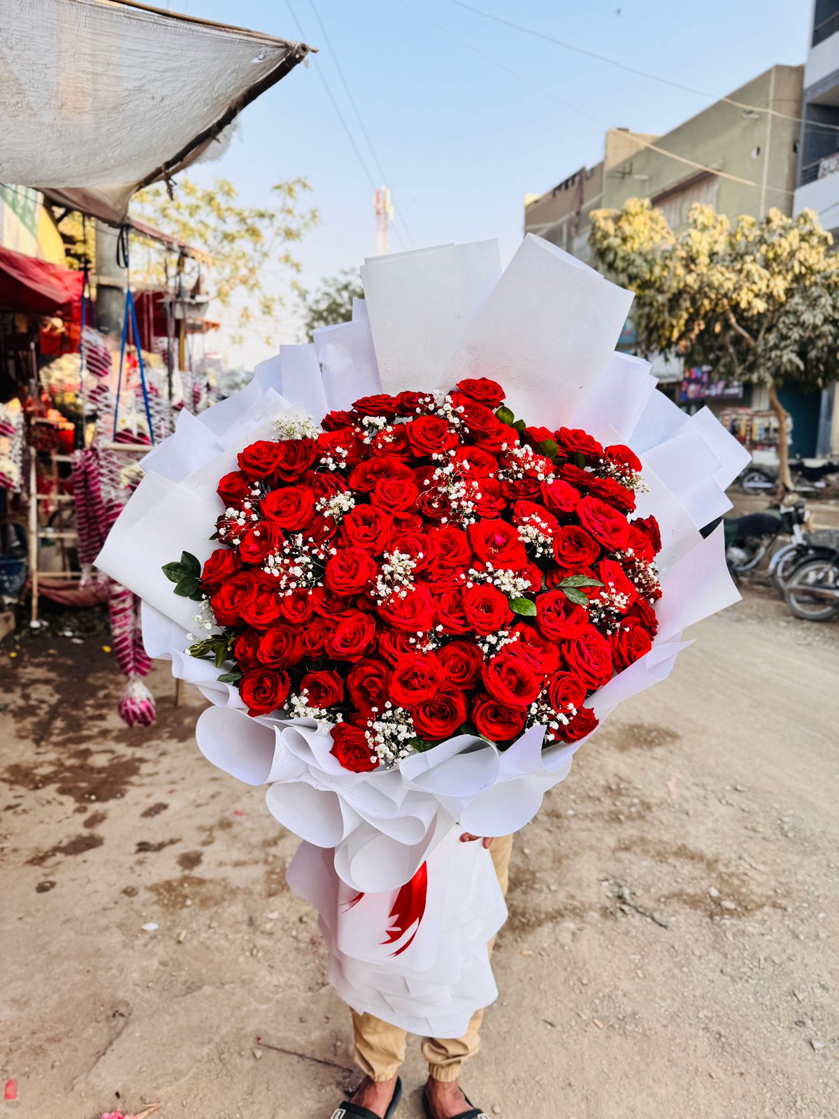 Same Day Flower Delivery Faisalabad for Fresh Bouquets and Gifts Today