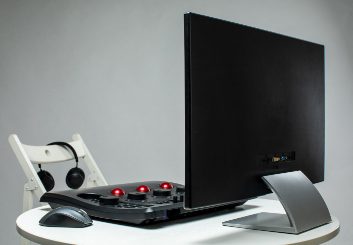 What Size Portable Gaming Monitor Is Best for Travel?